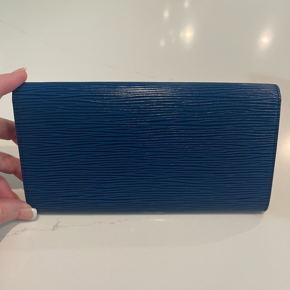 💙Louis Vuitton Vintage Epi Leather Sarah Wallet with COA & Chain BLUE EUC - Picture 2 of 16